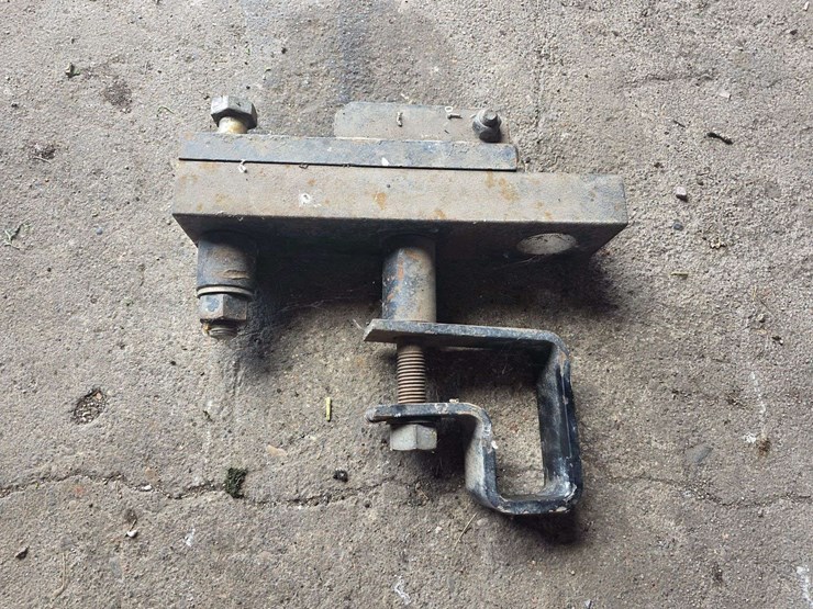 hitch-with-pin-locking-mechanism-image-1