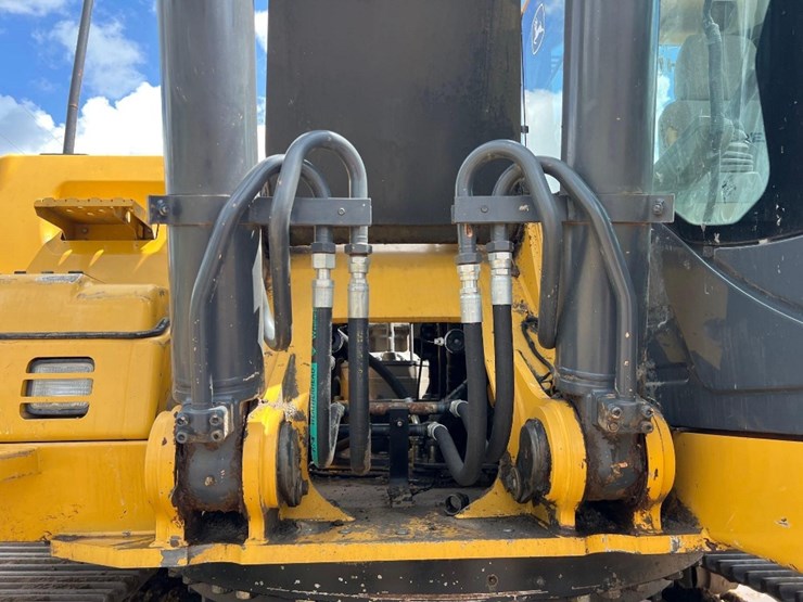 2012-deere-350g-lc-image-25