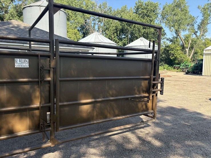 bz-welding-portable-cattle-tub/alley,-adjustable-width-alley,-slide-gates-on-both-ends-of-alley,-tub-image-17