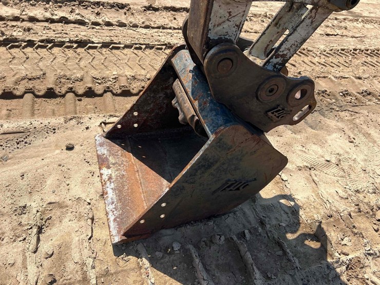 takeuchi-tb235-2-image-10