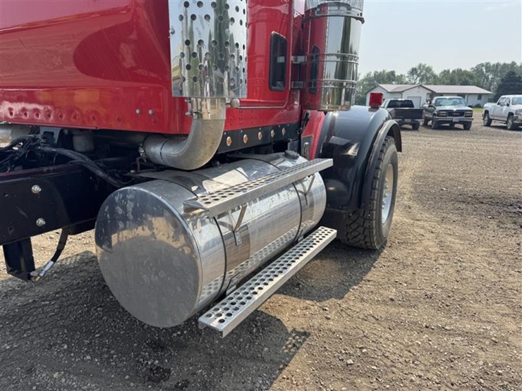 2012-kenworth-w900-image-16