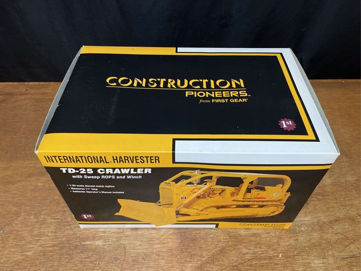 1/25-ih-td25-crawler-nib-1st-gear-image-10