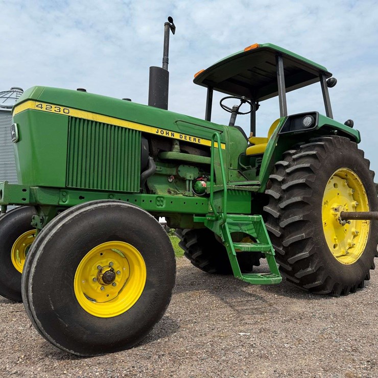 1977 JOHN DEERE 4230