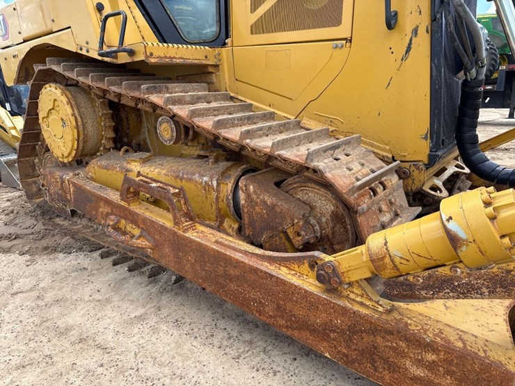 2019-caterpillar-d6-image-13