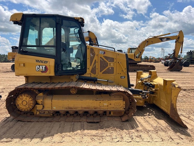 2021-caterpillar-d3-lgp-image-5