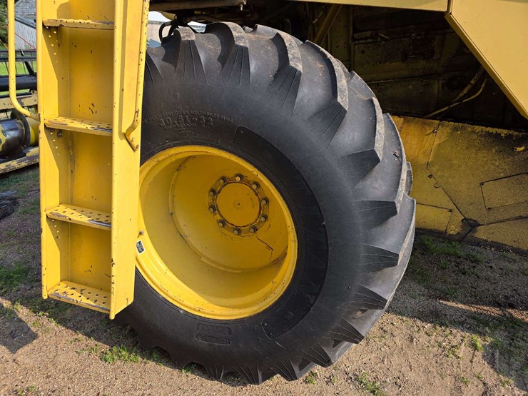 new-holland-tr87-image-5