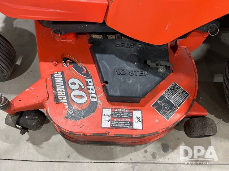 kubota-zd326-image-9