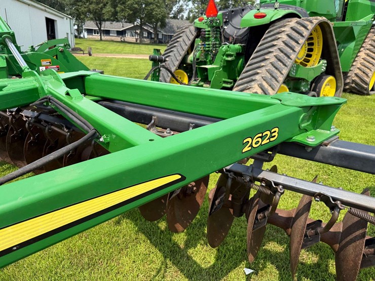 2013-john-deere-2623-image-37