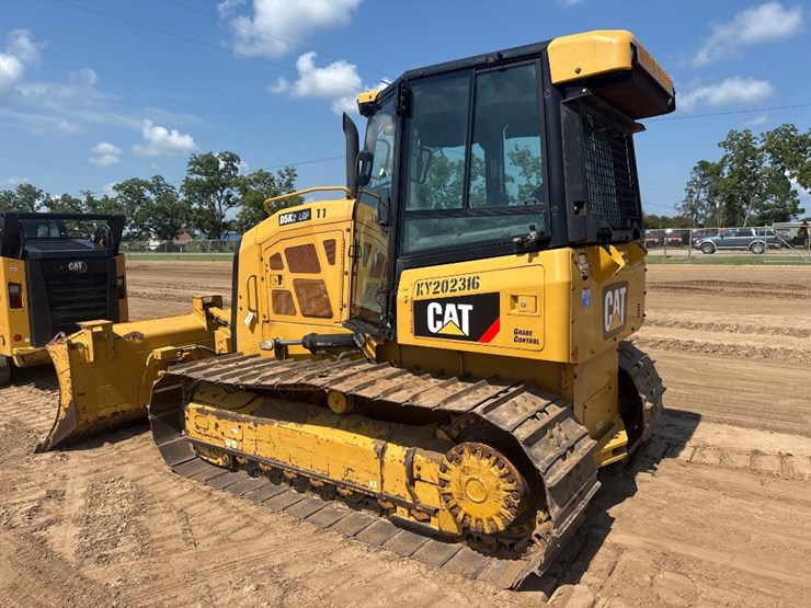 2016-caterpillar-d5k2-lgp-image-3