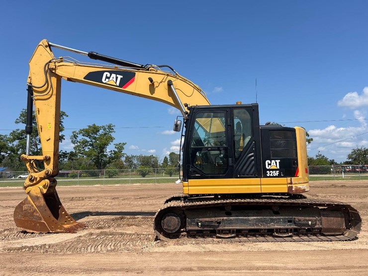 caterpillar-325fl-image-1