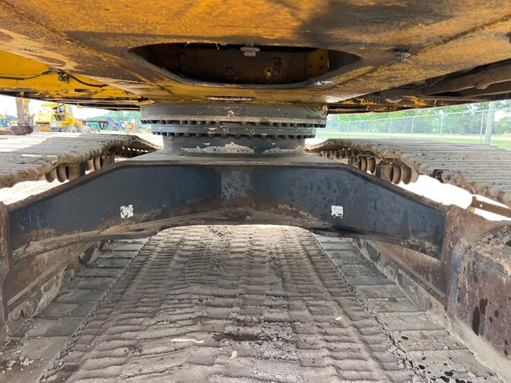 2013-komatsu-pc490-lc-10-image-23