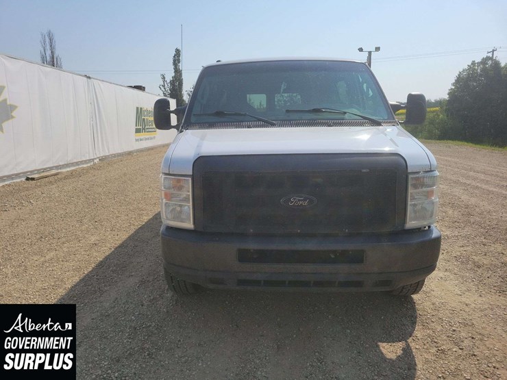 2014-ford-cargo-image-5