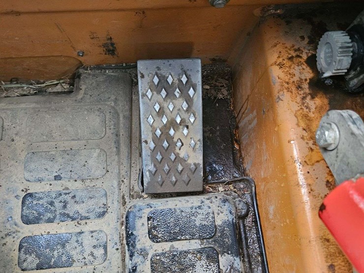 2012-case-sr250-image-11