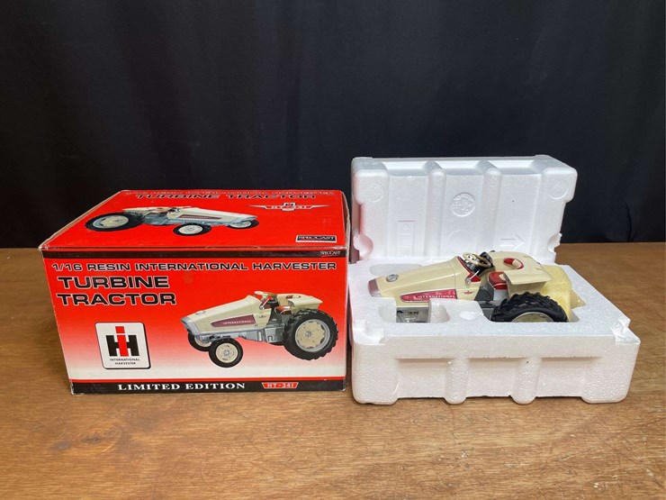 1/16-ih-ht-341-turbine-tractor-nib-sc-image-1