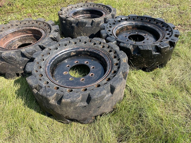 4-solid-rubber-used-skidloader-tires-image-6