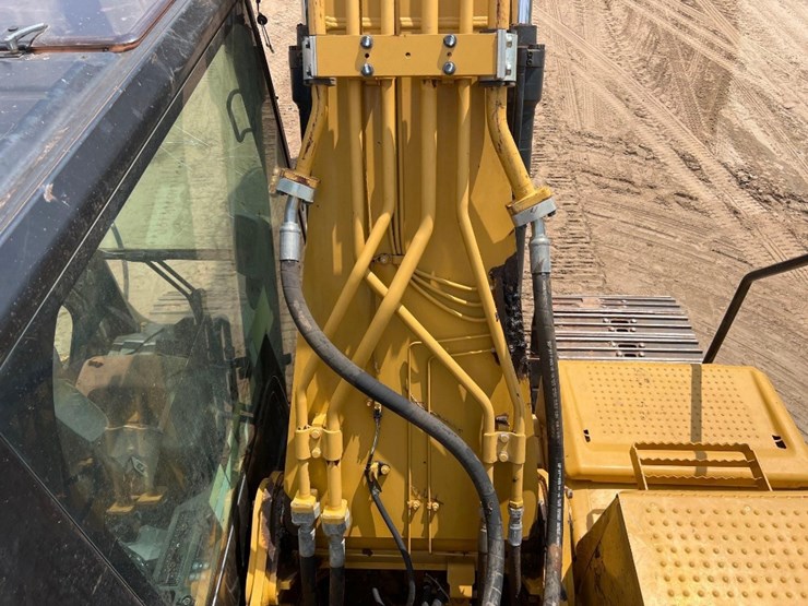 caterpillar-320fl-image-30