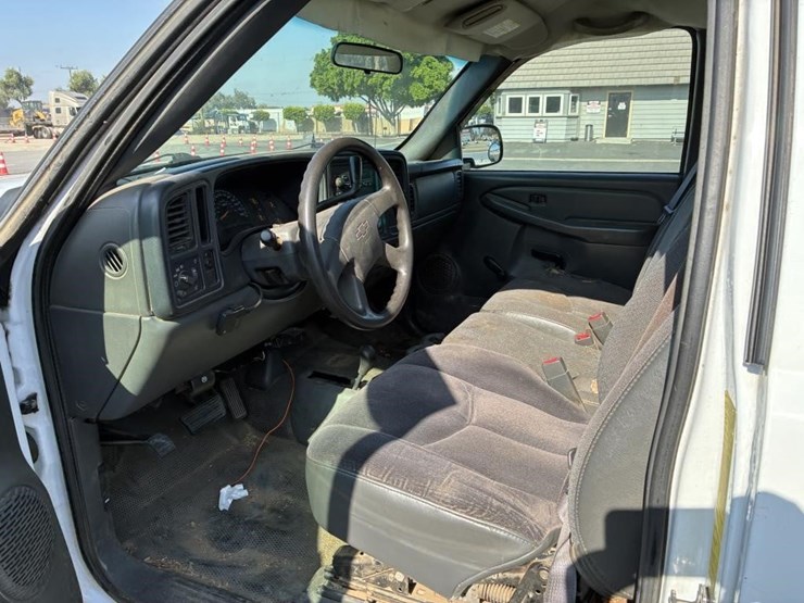 2005-chevrolet-silverado-2500-image-10