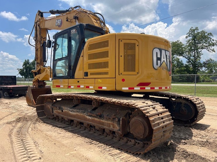 2022-caterpillar-335-image-2