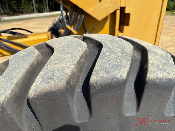 2011-caterpillar-140m2-image-16