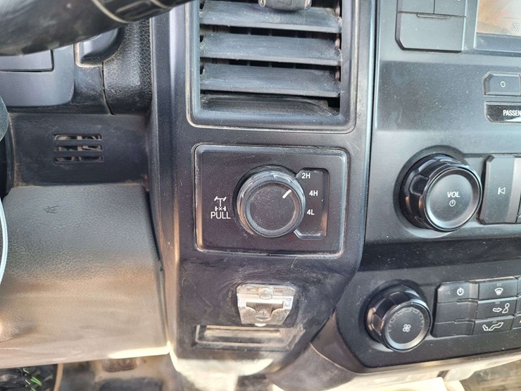 2017-ford-f150-image-12