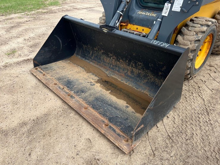 2022-deere-320g-image-14