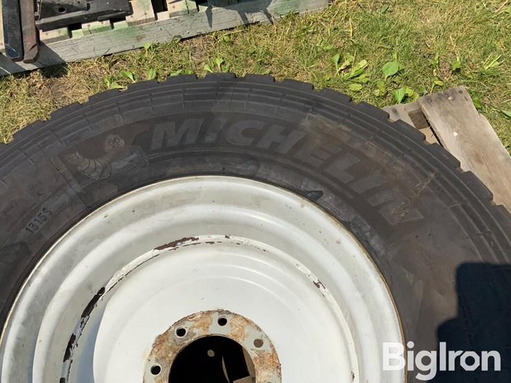 michelin-425/65r22.5-tire-on-8-bolt-rim-image-10