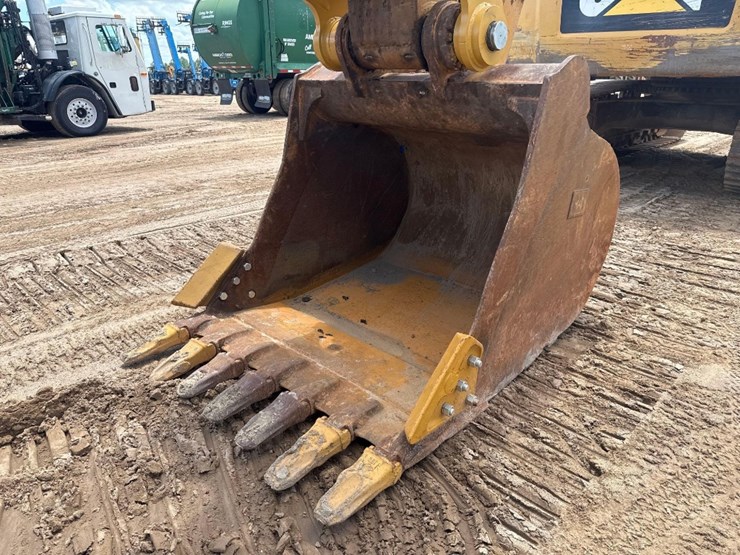 2015-caterpillar-336fl-image-26