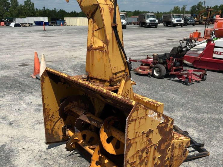 trackless-snowblower-with-pto-shaft-image-1