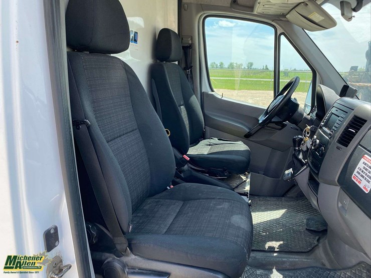 2016-mercedes-benz-sprinter-2500-image-36