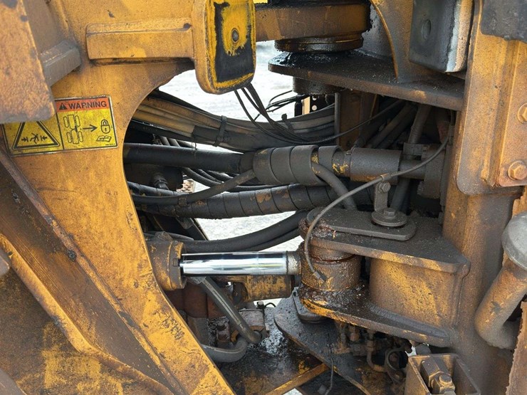caterpillar-938h-image-14
