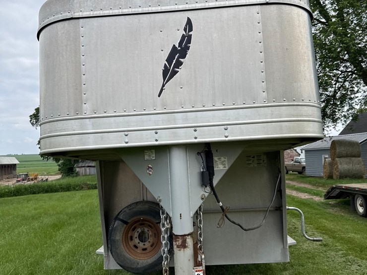 2012-featherlite-7ft-x-24ft-aluminum-gooseneck-livestock-trailer-image-14