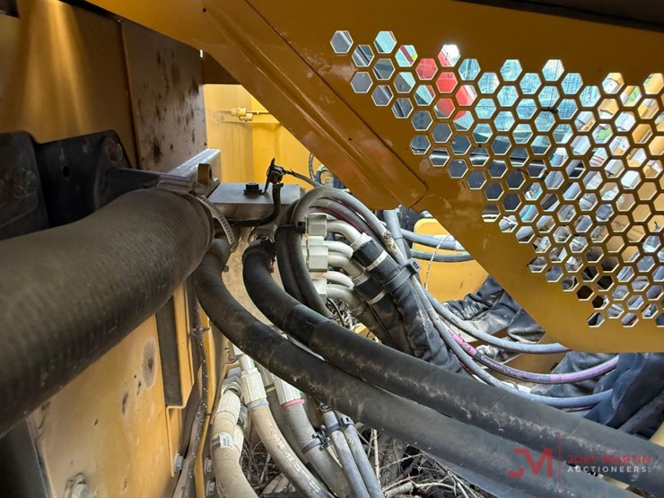2019-caterpillar-310-image-21