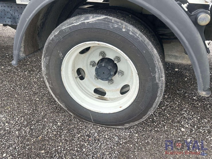 2021-isuzu-nrr-image-28