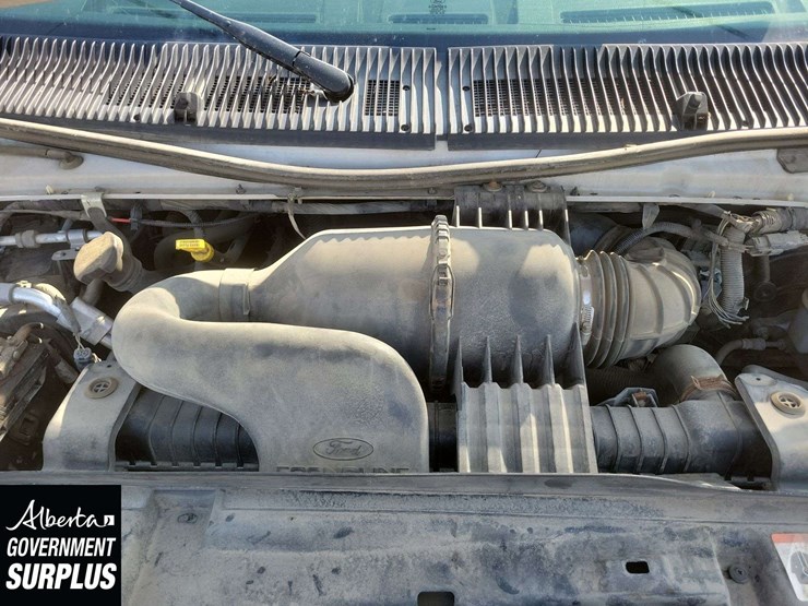 2014-ford-cargo-image-15