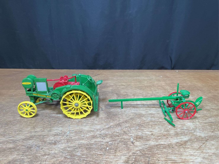 john-deere-16-image-8