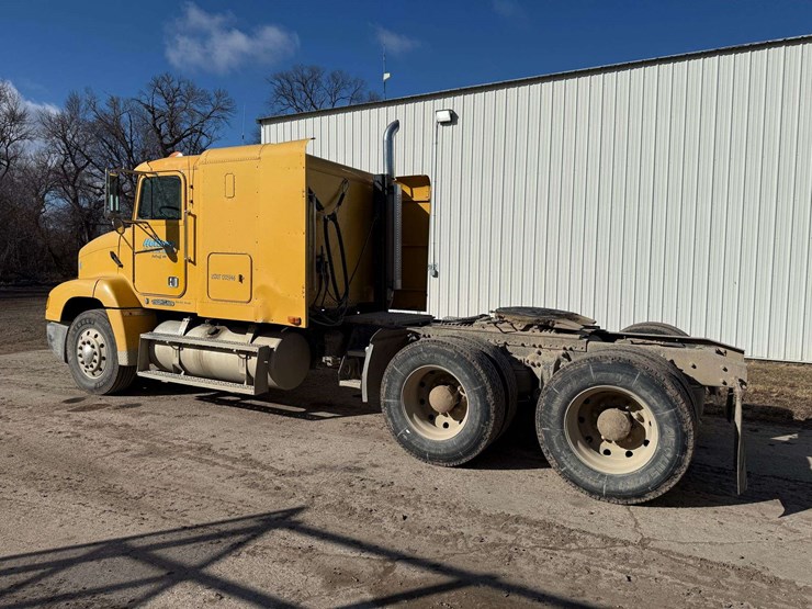 1993-freightliner-fld112-image-3