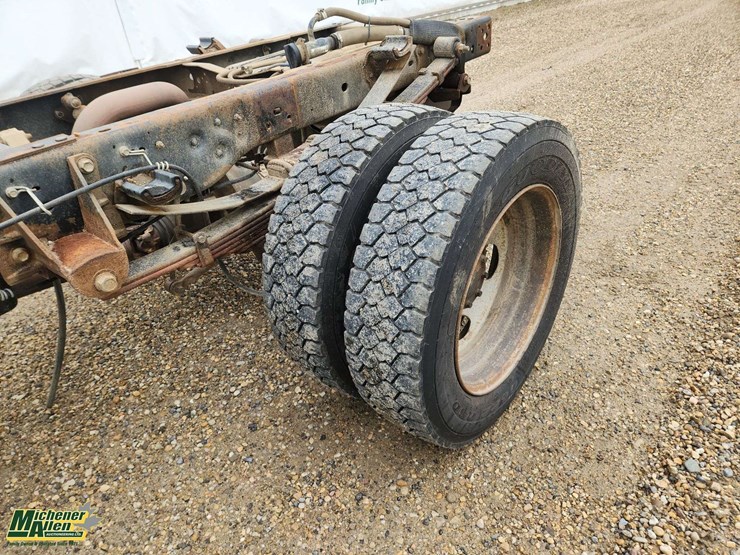 2016-ford-550-image-26