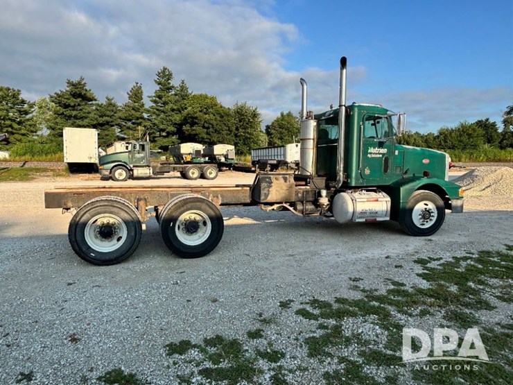 1993-peterbilt-377-image-5