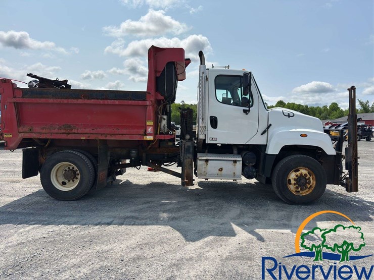 2017-freightliner-114sd-image-8