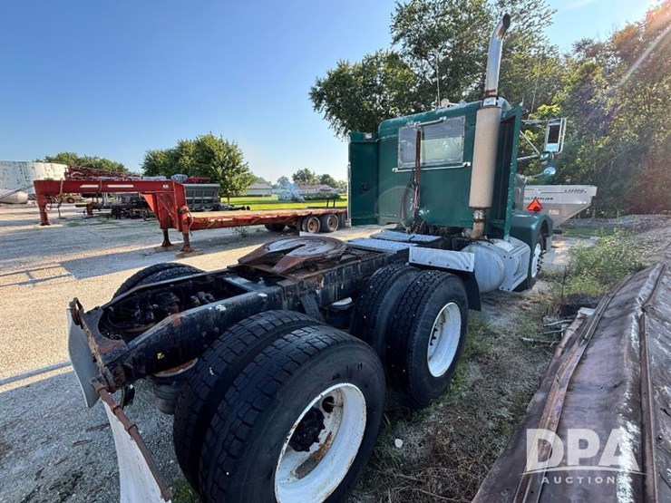 1993-peterbilt-377-image-6