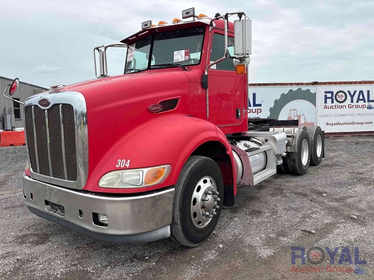 2009-peterbilt-384-image-1