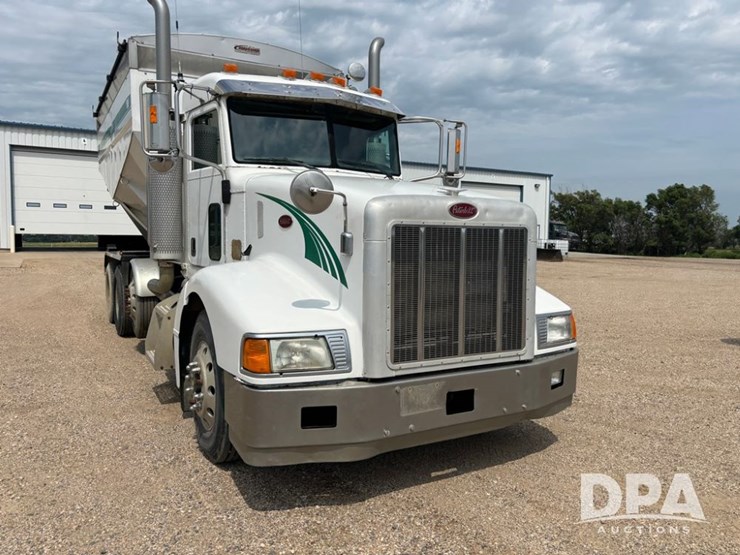 2005-peterbilt-385-image-22