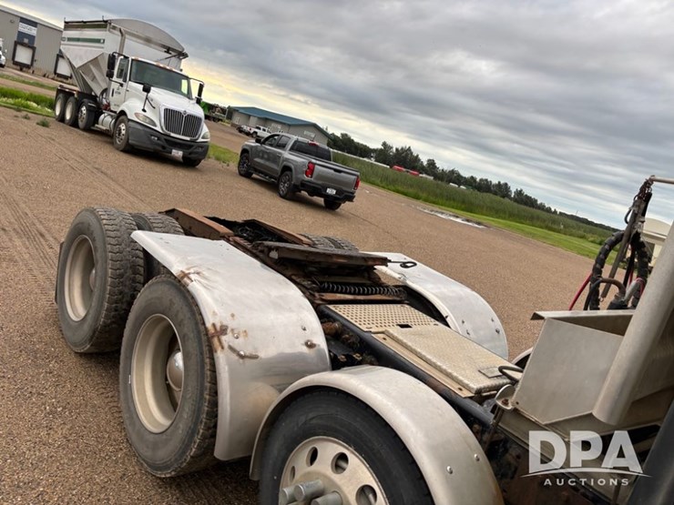 2012-peterbilt-386-image-57