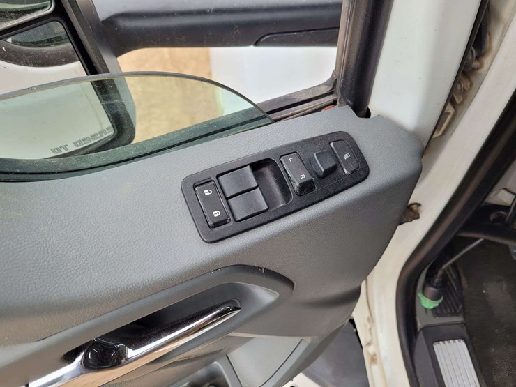 2017-kenworth-t680-image-8