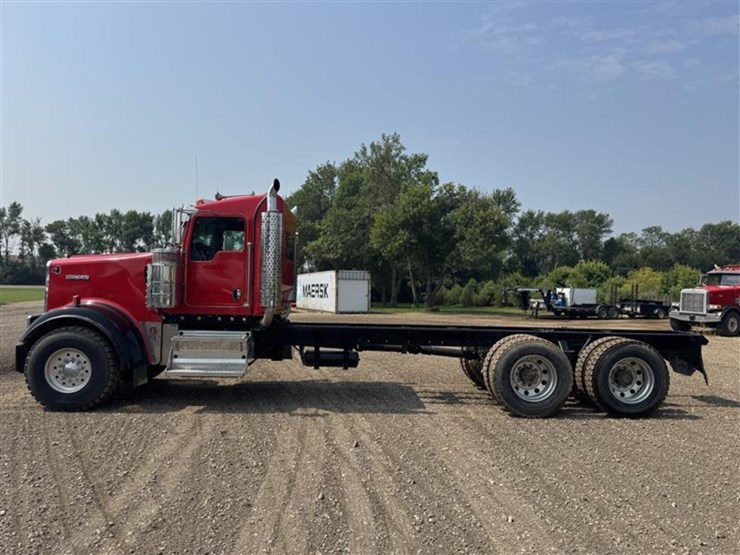 2012-kenworth-w900-image-2
