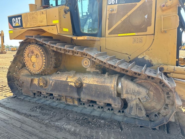 caterpillar-d6t-xl-image-13