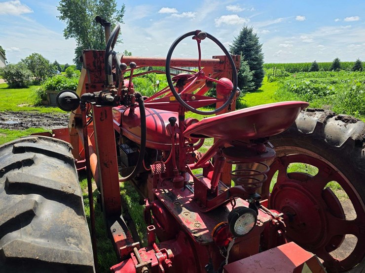 farmall-h-with-dual-loader,-wide-front,-6.00-16-fronts,-13.6-38-rears,-540-pto-with-loader-pump,-whe-image-14
