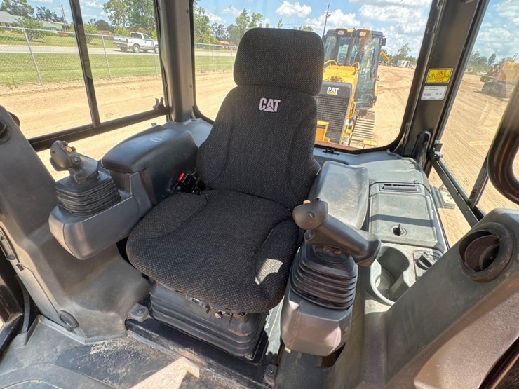 2019-caterpillar-d3k2-xl-image-34