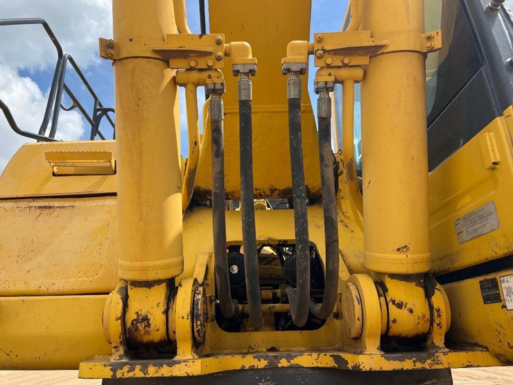 2013-komatsu-pc490-lc-10-image-14