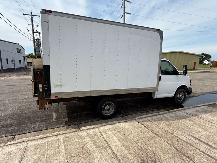 2009-chevrolet-express-3500-image-10